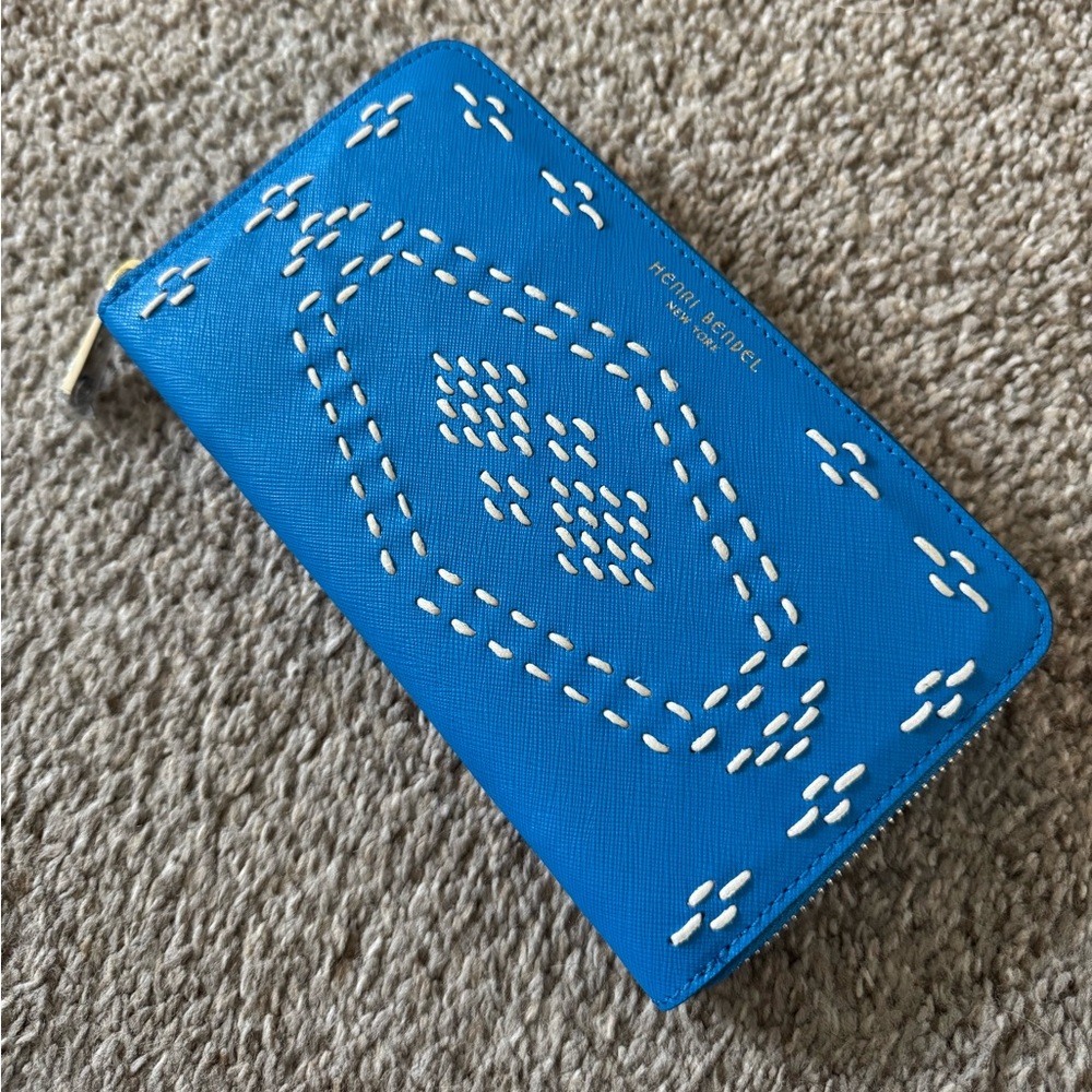 Henri bendel stitched zipper wallet